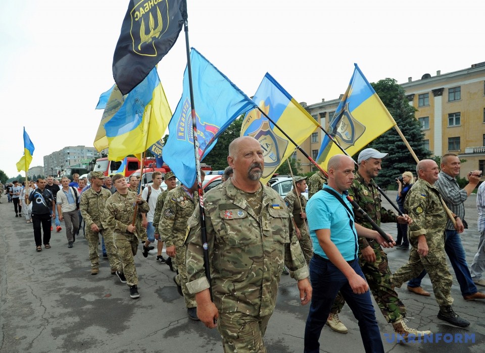 Годовщину освобождения Лисичанска отметили военным парадом