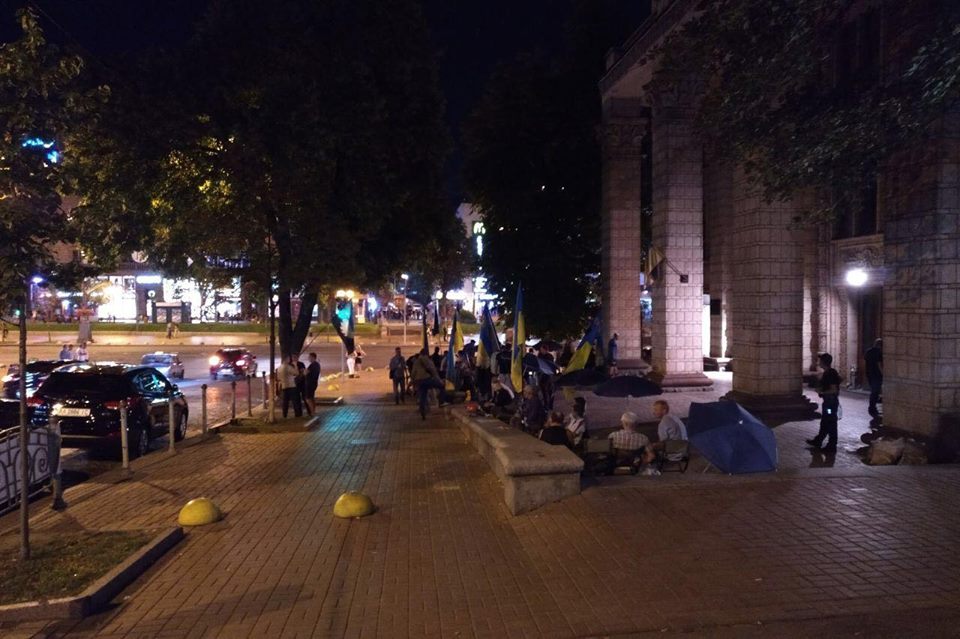 Бастующие горняки остались ночевать под зданием министерства энергетики в Киеве