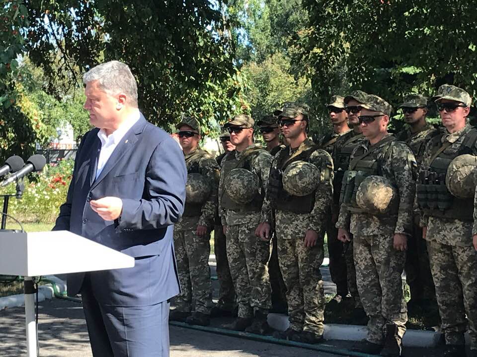 «Верьте». Порошенко обратился к жителям оккупированных городов Донбасса