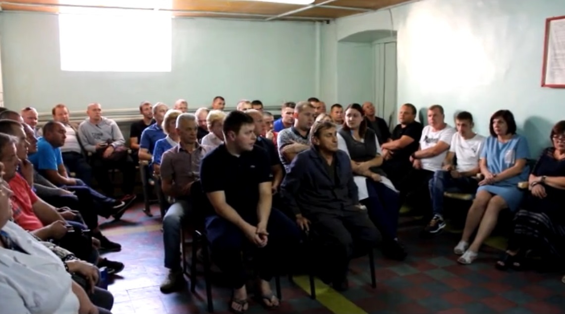 Конфликт в Ровеньках: «Сегодня отбирают завод, а завтра отберут наши дома»