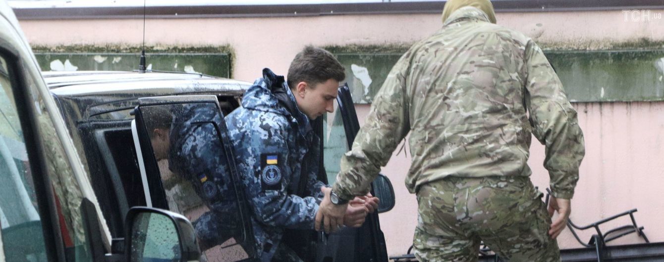Украинские моряки: встреча родственников с президентом, подозрительные адвокаты и статус военнопленных