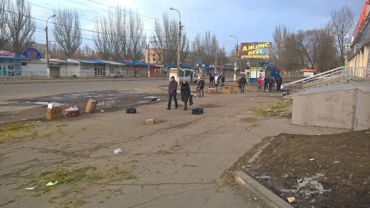 Жители оккупированного Луганска жалуются на не вывезенный мусор и свалки