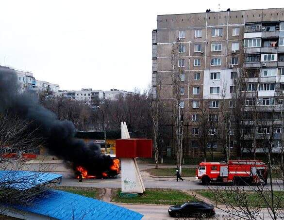 В неподконтрольном Луганске загорелась маршрутка