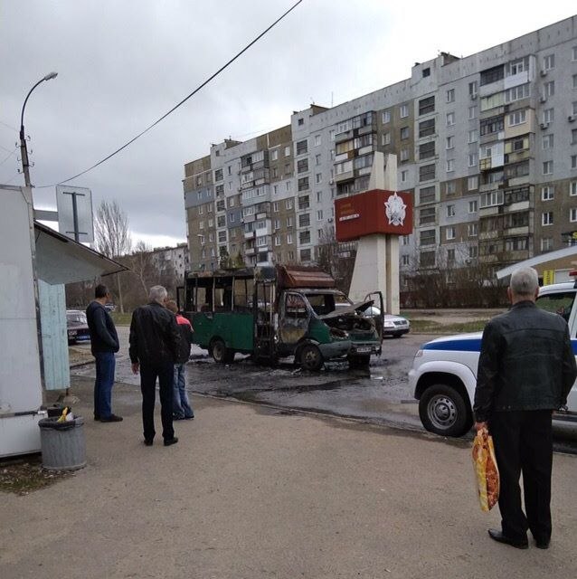 В неподконтрольном Луганске загорелась маршрутка