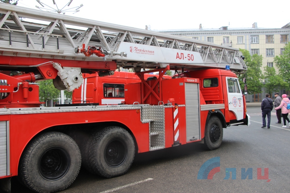 В оккупированном Луганске прошла выставка ретро-автомобилей
