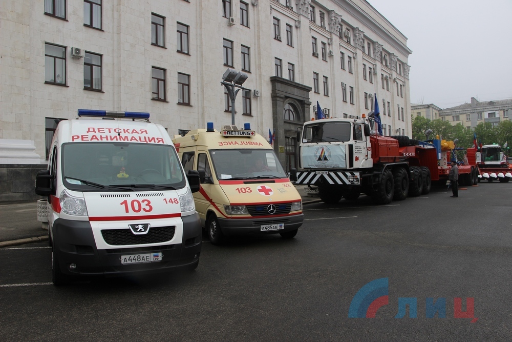 В оккупированном Луганске прошла выставка ретро-автомобилей