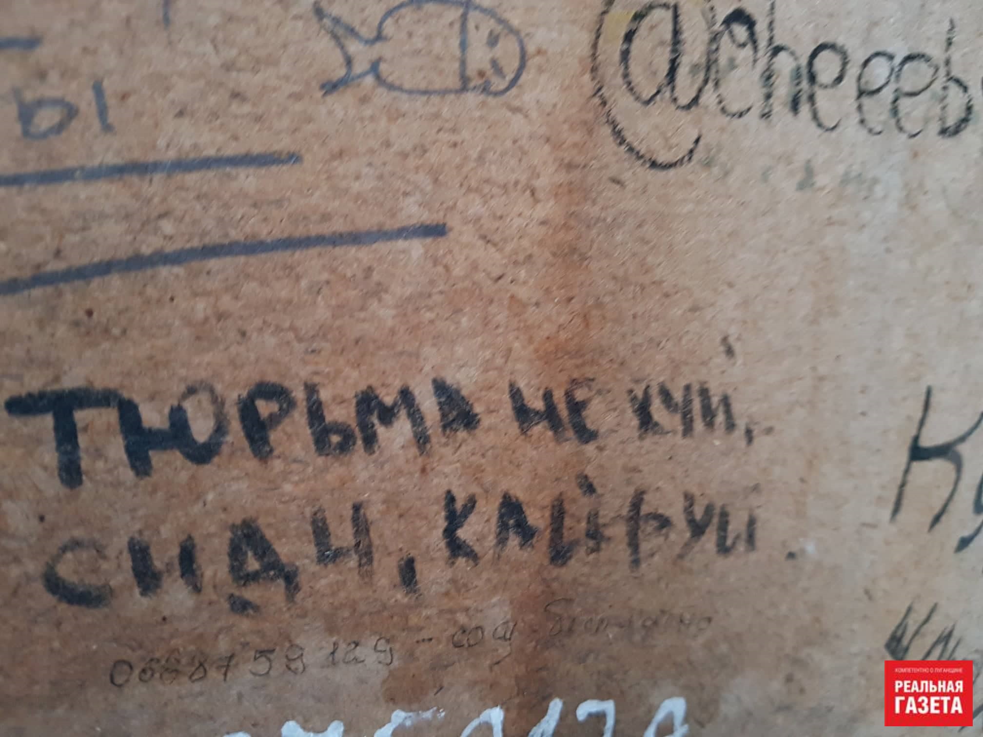 Луганск-2019: розы, улицы и надписи на стенах (ФОТОРЕПОРТАЖ)