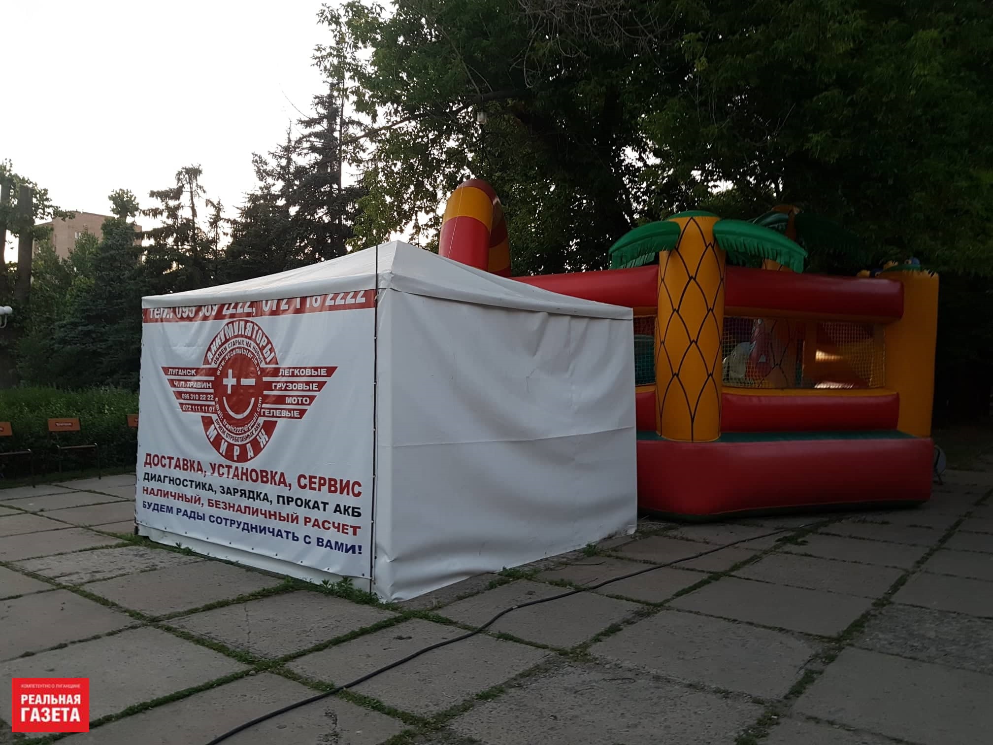 Луганск-2019: розы, улицы и надписи на стенах (ФОТОРЕПОРТАЖ)