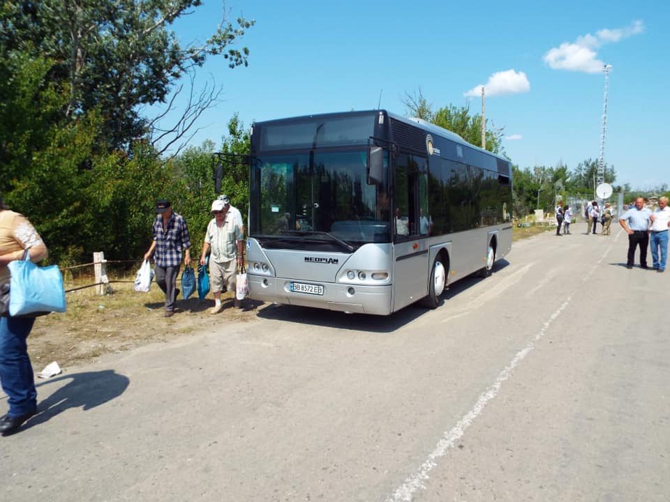 От КПВВ «Станица Луганская» до моста через Северский Донец запустили автобус