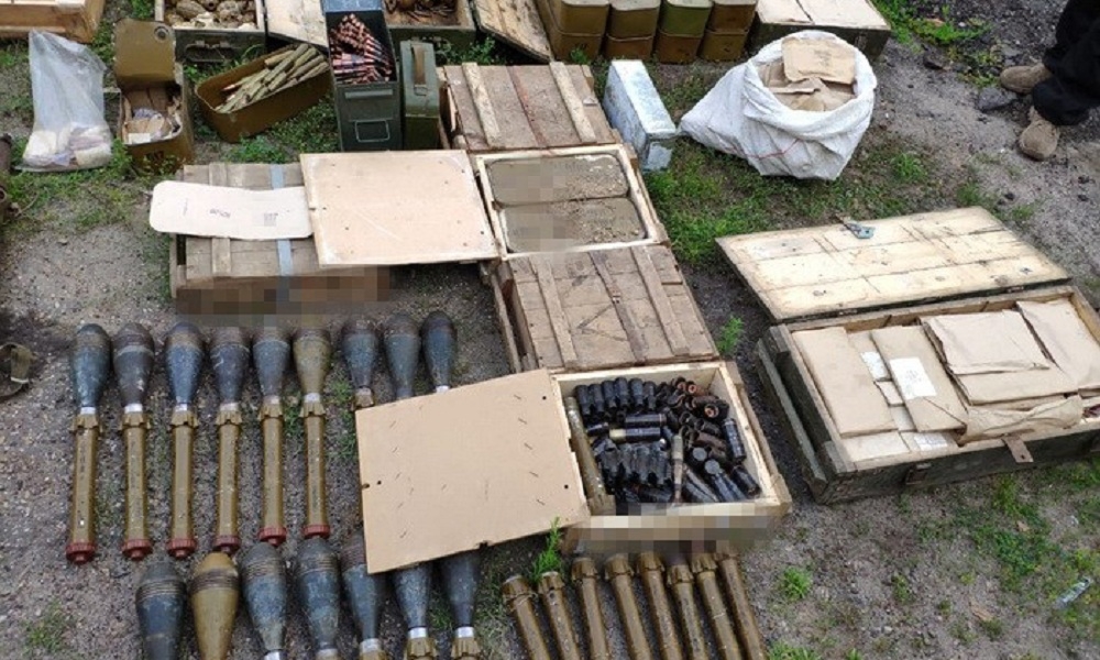 В Новоайдарском районе нашли тайник с боеприпасами
