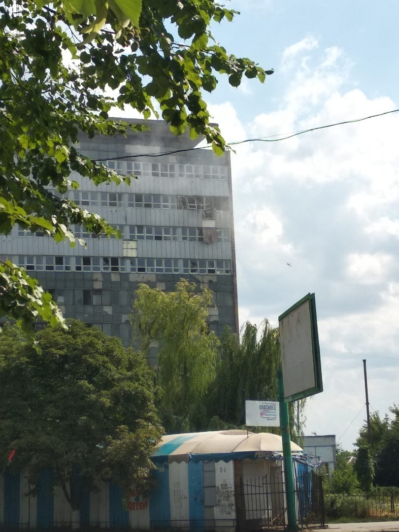 В центре Луганска в «огурце» произошел взрыв