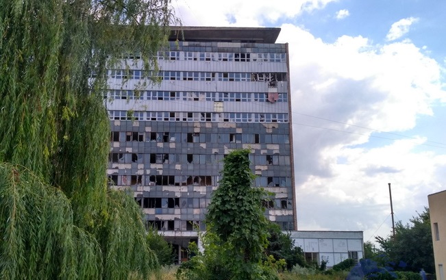 В центре Луганска в «огурце» произошел взрыв
