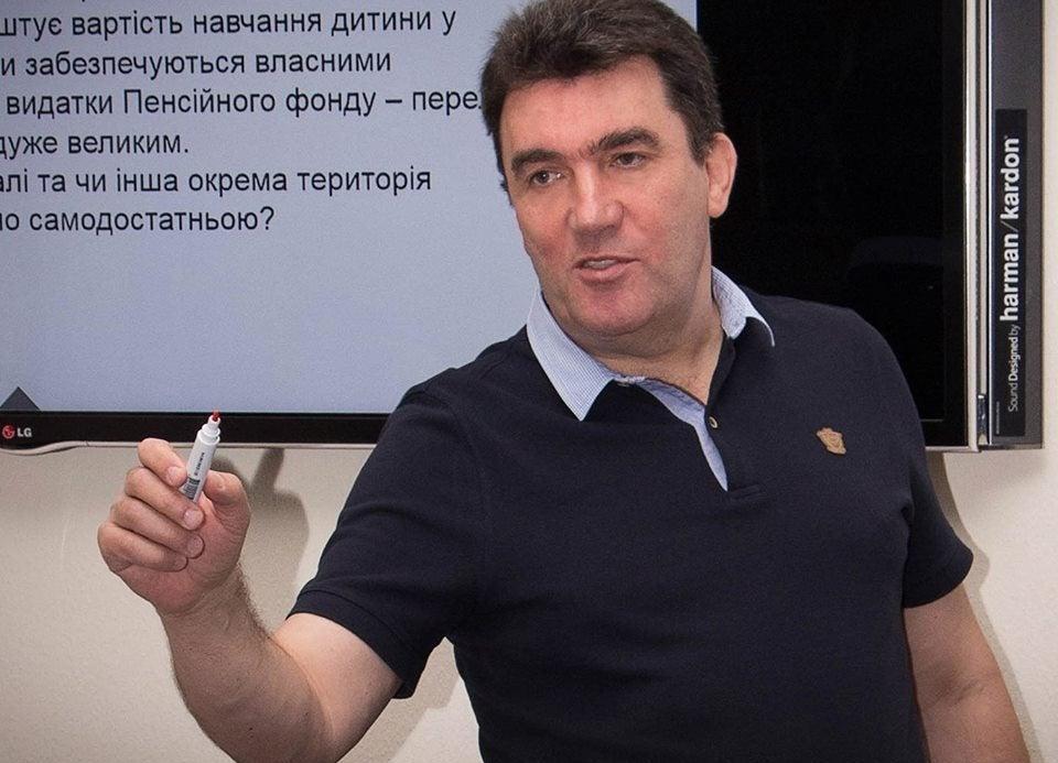 Появилась декларация нового заместителя СНБО Данилова: в ней книги, картины и $47,5 тыс.