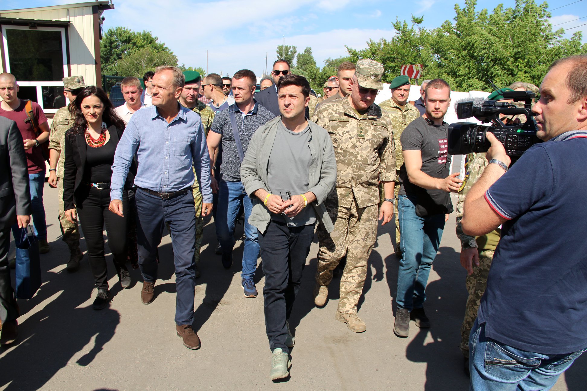 Президент Украины посетил Станицу Луганскую