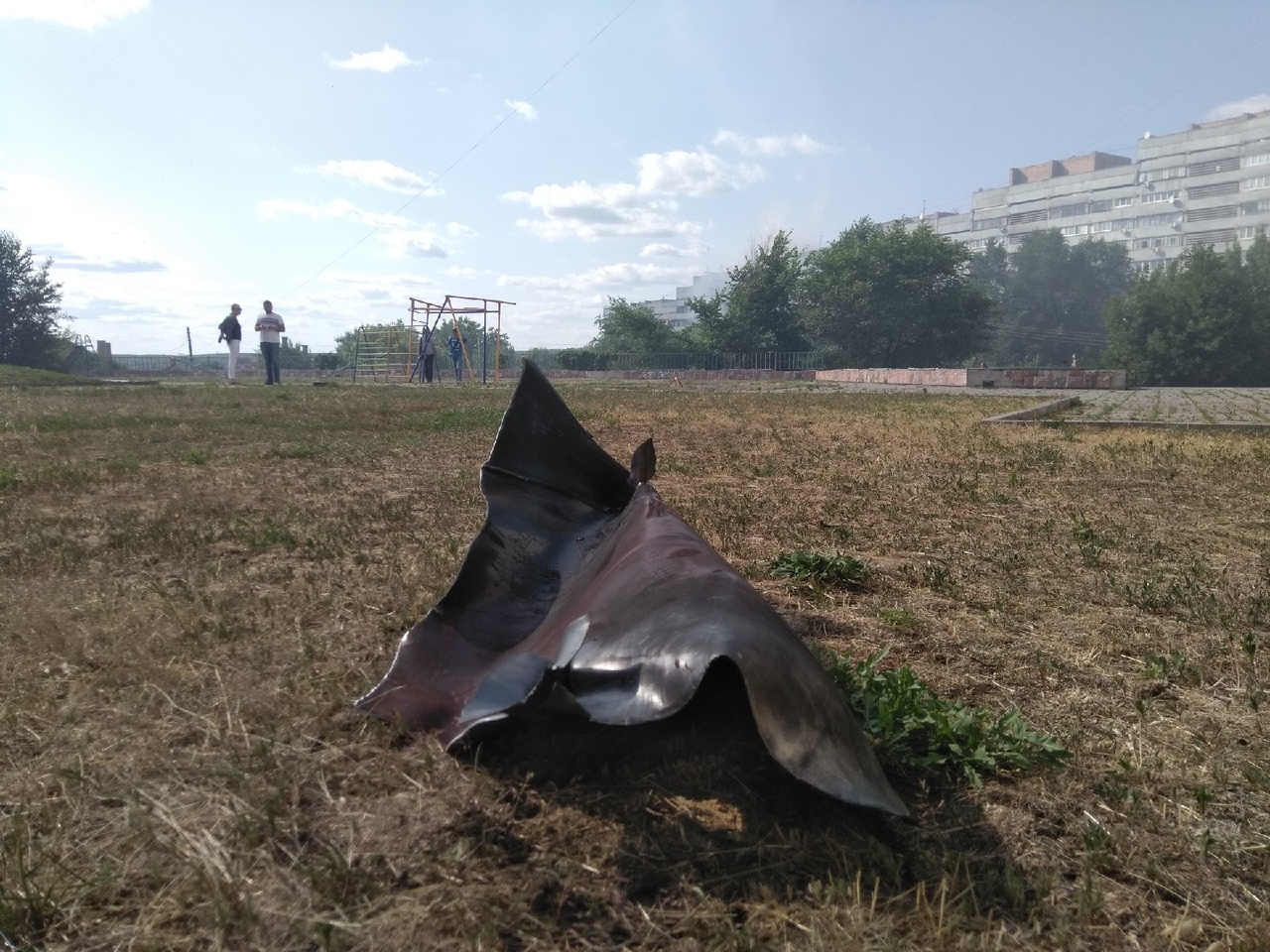 В Луганске горела крыша «китайской стены». До этого был слышен взрыв