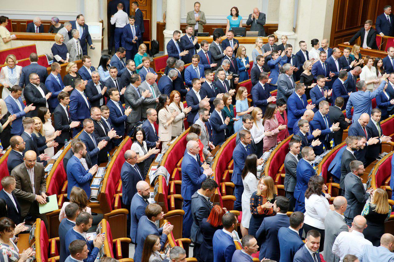 Проходит первое заседание в Раде и первые назначения