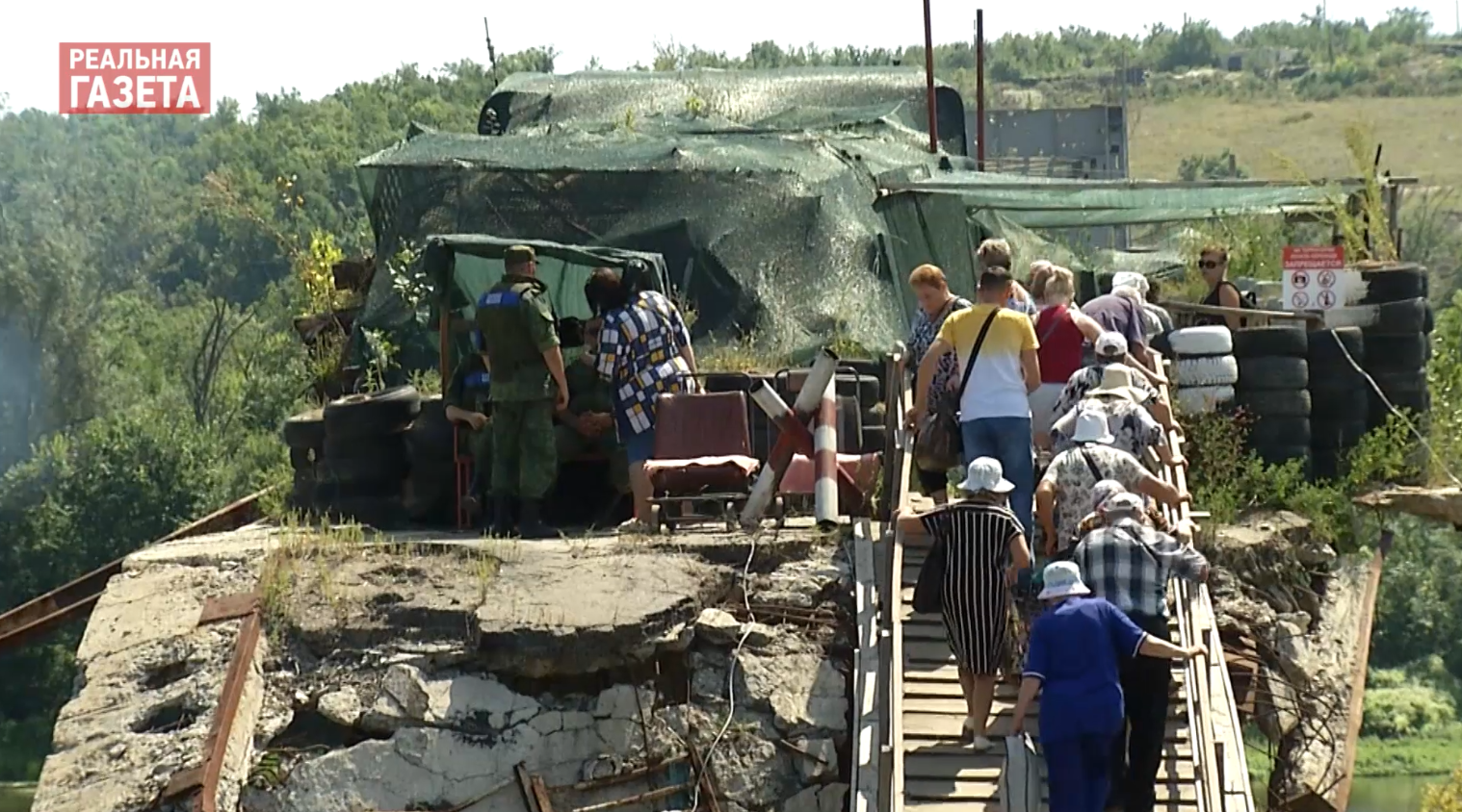 Как проходит разминирование у моста в Станице Луганской