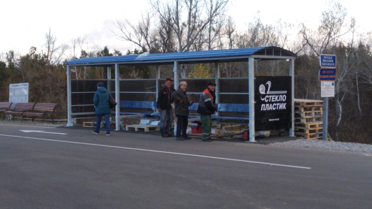 У пункта пропуска в Станице Луганской ставят автобусные остановки