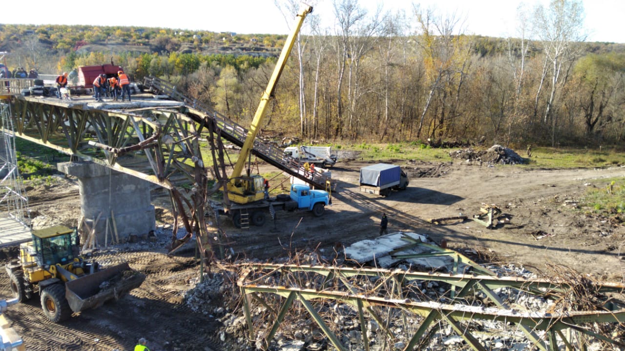 У пункта пропуска в Станице Луганской ставят автобусные остановки