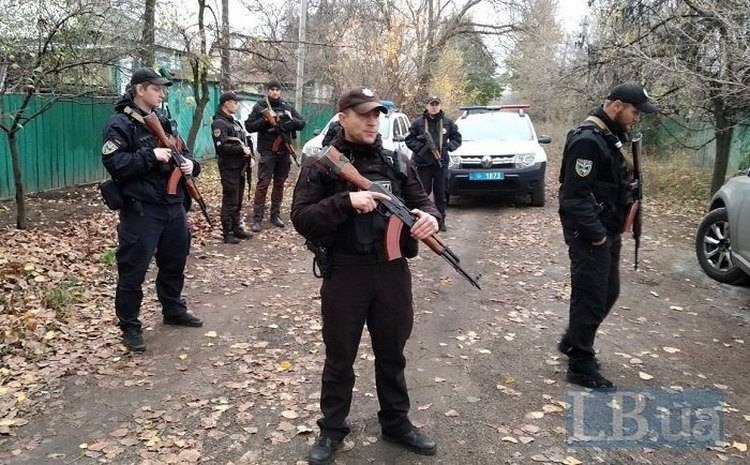 Ветераны не собираются покидать Золотое. Сегодня к ним приехала полиция