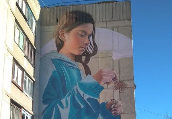 На стене лисичанского дома нарисовали новый мурал