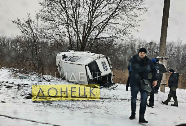 Под Макеевкой в ДТП попал автомобиль ОБСЕ
