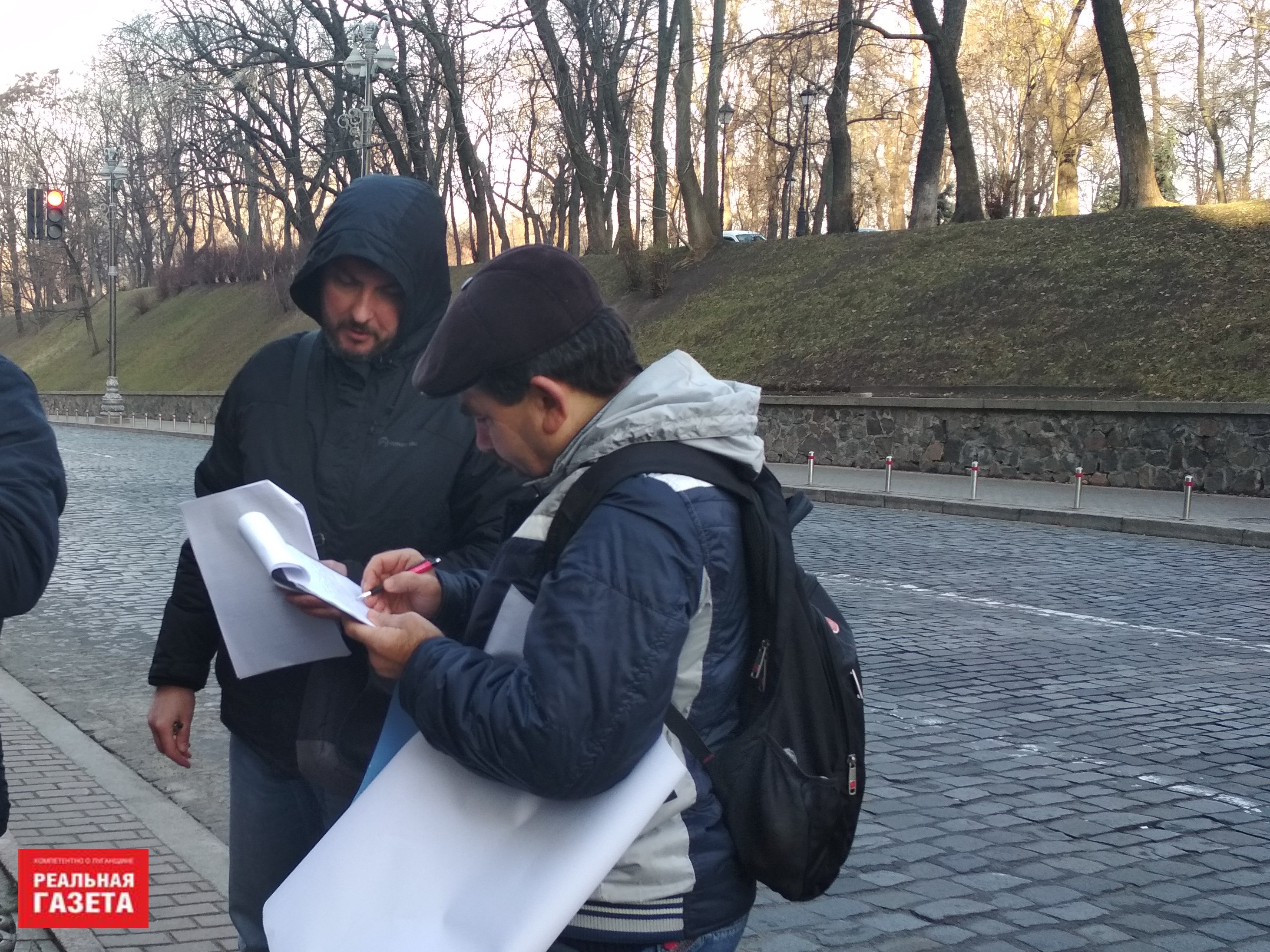 Переселенцы митинговали под Кабмином из-за срыва программы кредитования жилья (ФОТОРЕПОРТАЖ)