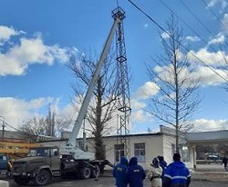 В Лутугино завалилась 15-метровая громоотводная вышка