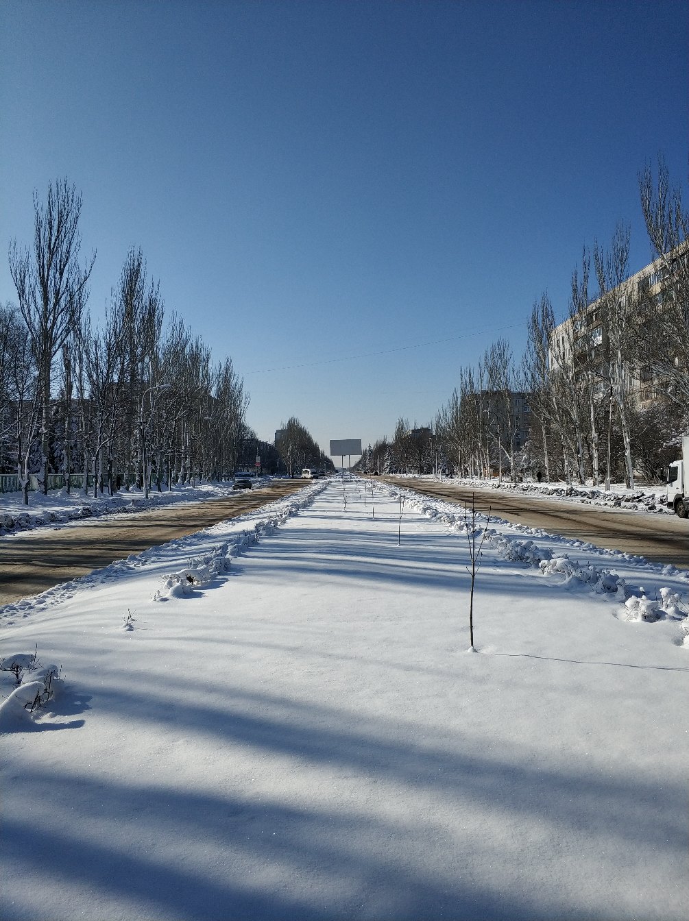 Снег в Луганске: луганчане делятся фотографиями заснеженного города (ФОТО)