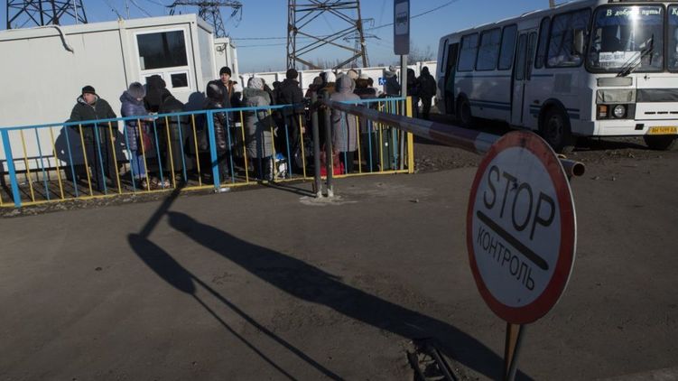 Упрощенный режим въезда в ОРДЛО для подростков продлили до мая