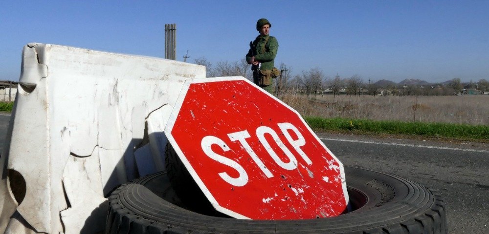 Группировка “ДНР” прекратила работу своих КПВВ. На “нуле” застряли автомобили