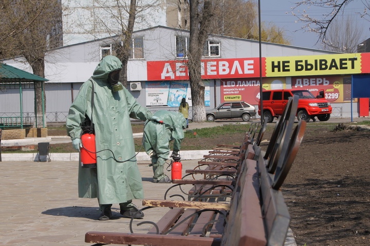 В “ЛНР” показали, как дезинфицируют остановки общественного транспорта