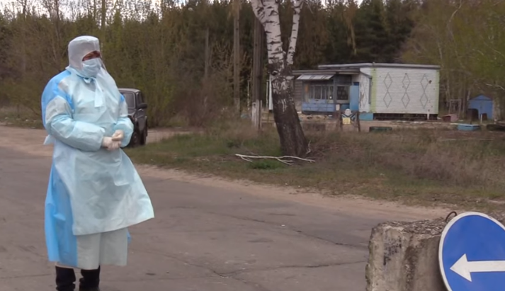 Перекопали дороги. В Луганской области из-за COVID-19 на карантин отправили село Варваровка