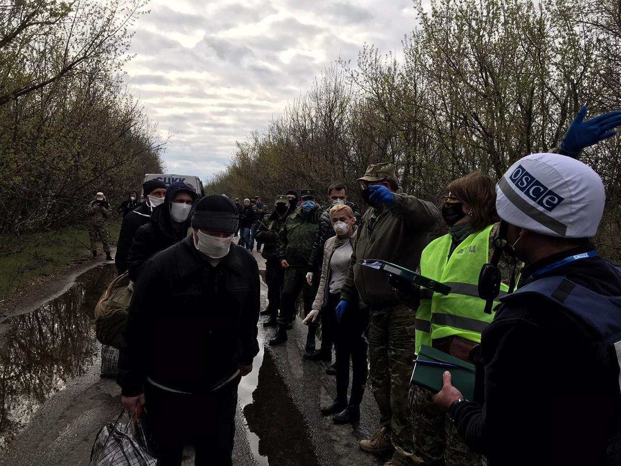Офис президента опубликовал список украинцев, освобожденных из плена