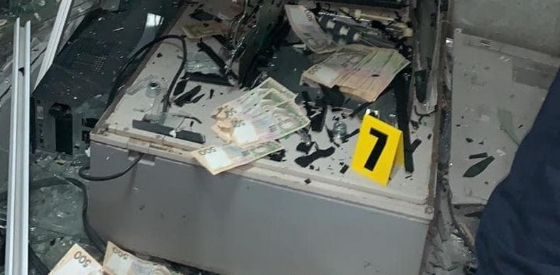 В Рубежном неизвестные взорвали банкомат