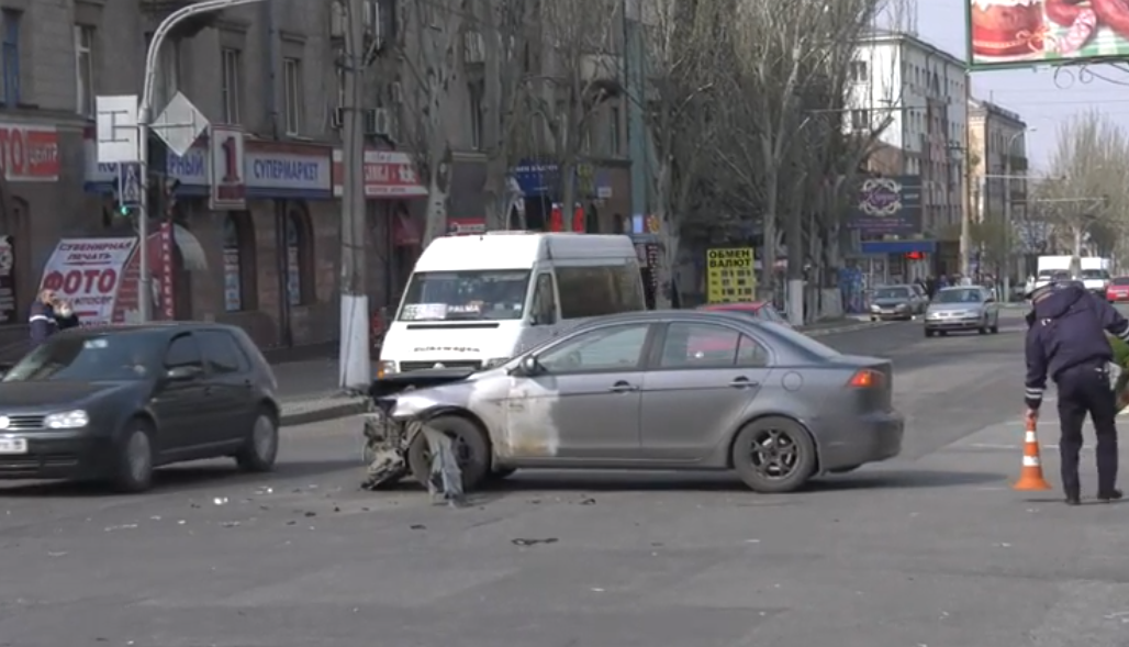 В Луганске случилось ДТП с участием скорой помощи