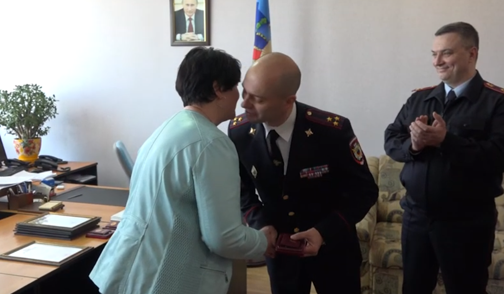 Пасечник раздал награды за оформление российских паспортов