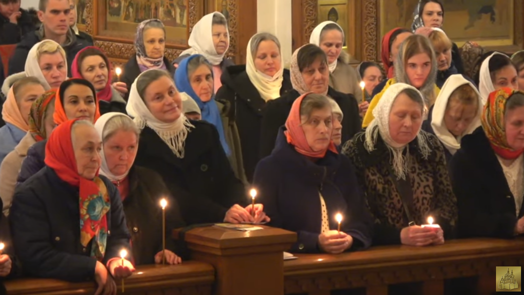 В Святогорской лавре на Пасху собралась толпа верующих. Заведено уголовное дело