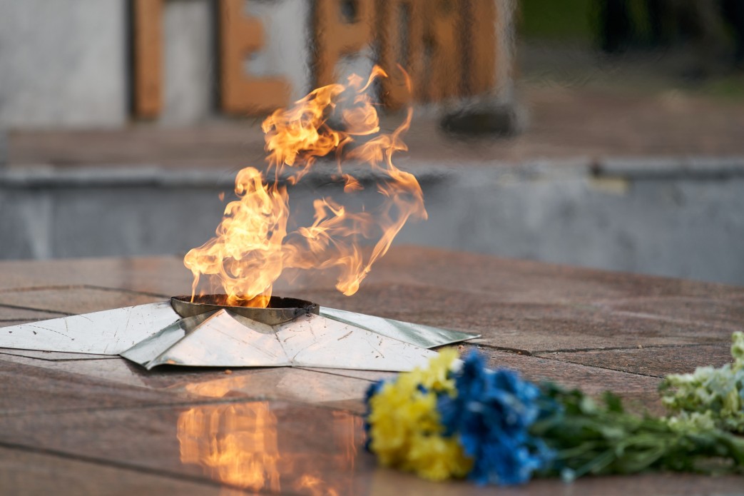 Зеленский приехал в Меловое и почтил память погибших во Второй мировой войне