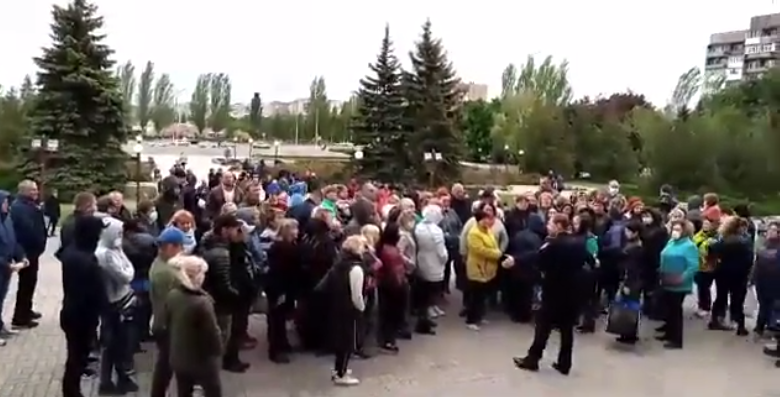 Предприниматели Алчевска вышли на акцию протеста и требую вернуть им работу