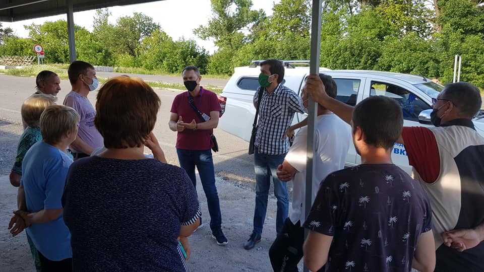 Перед КПВВ “Еленовка” снова ночует люди, пытающиеся попасть в “ДНР”