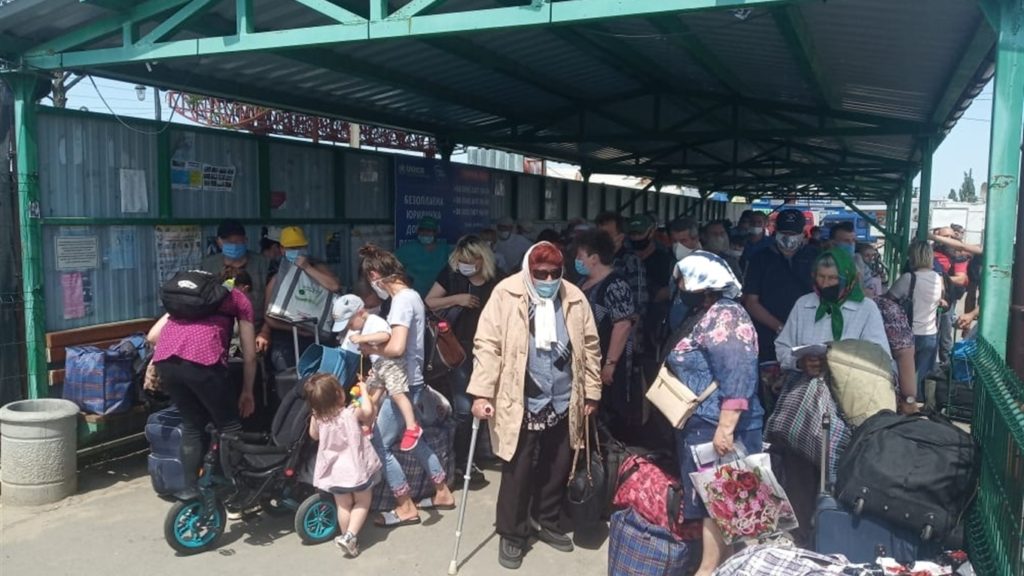 Как “ЛНР” пропускает через свой пункт пропуска после карантинных ограничений