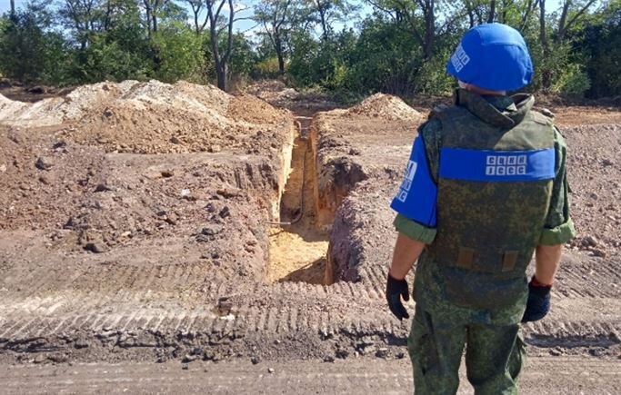 В &#8220;ЛНР&#8221; показали, как строят КПВВ в Счастье и Золотом