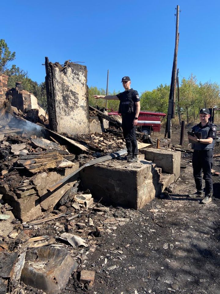 В Попасной и Попаснянском районе сгорели по дому. Причины выясняются
