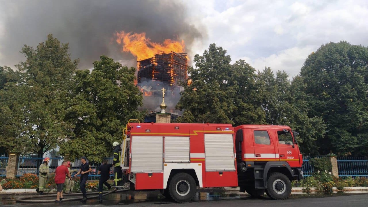 В Донецкой области сгорела старинная церковь