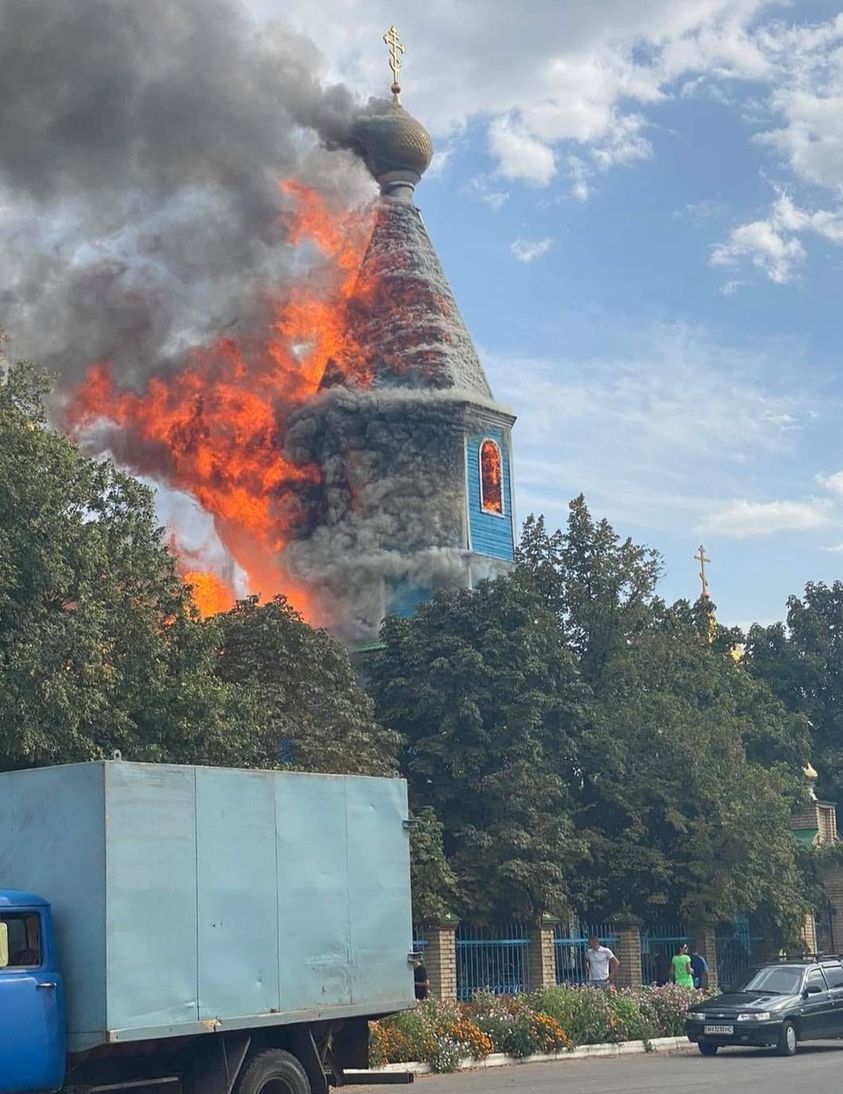 В Донецкой области сгорела старинная церковь