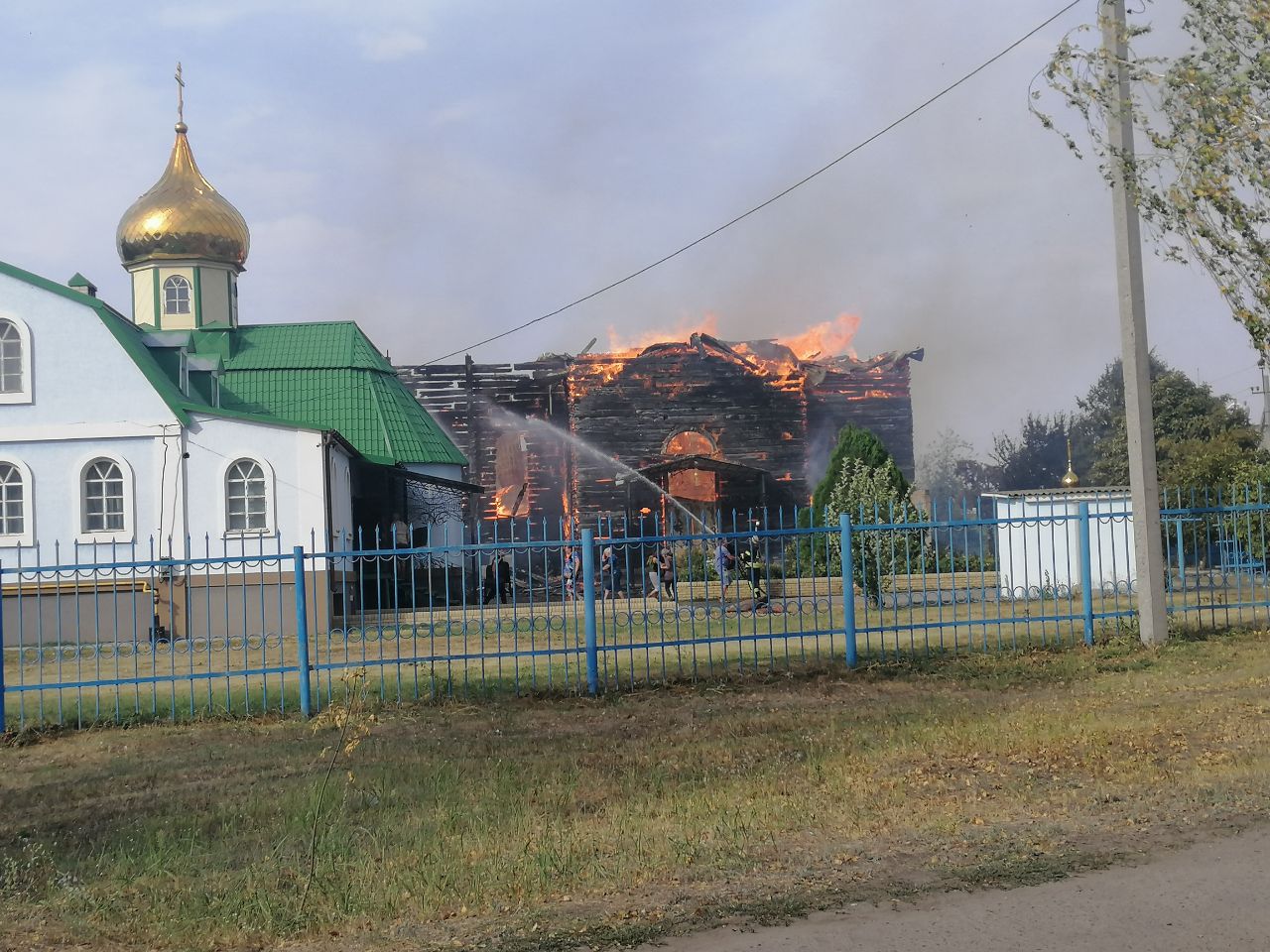В Донецкой области сгорела старинная церковь