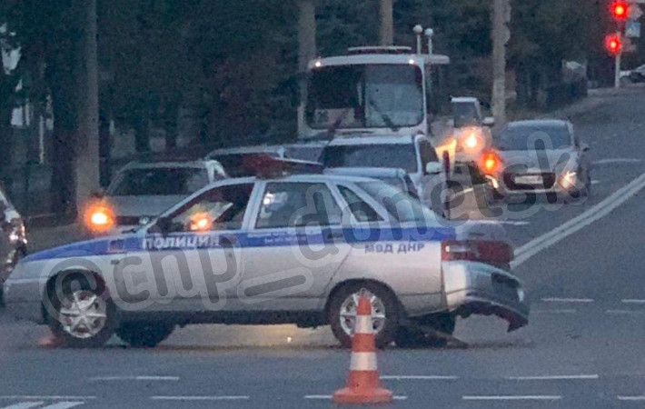 В Донецке авто “Полиции ДНР” попало в аварию