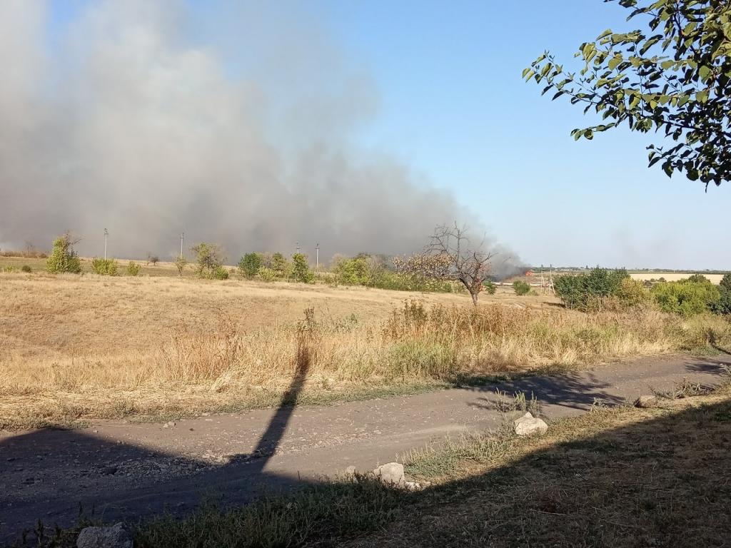 В Донецке горят свалки и очистные сооружения