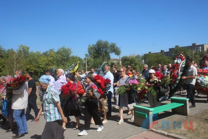 В Луганске прошли похороны Тихонова
